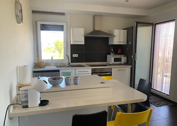 Palmeira Beach Apartment *